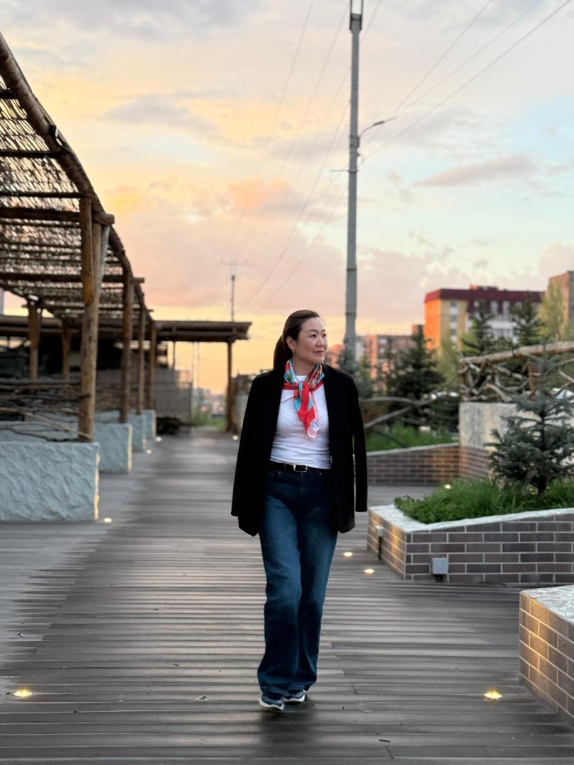 Алина на занятии с ребёнком